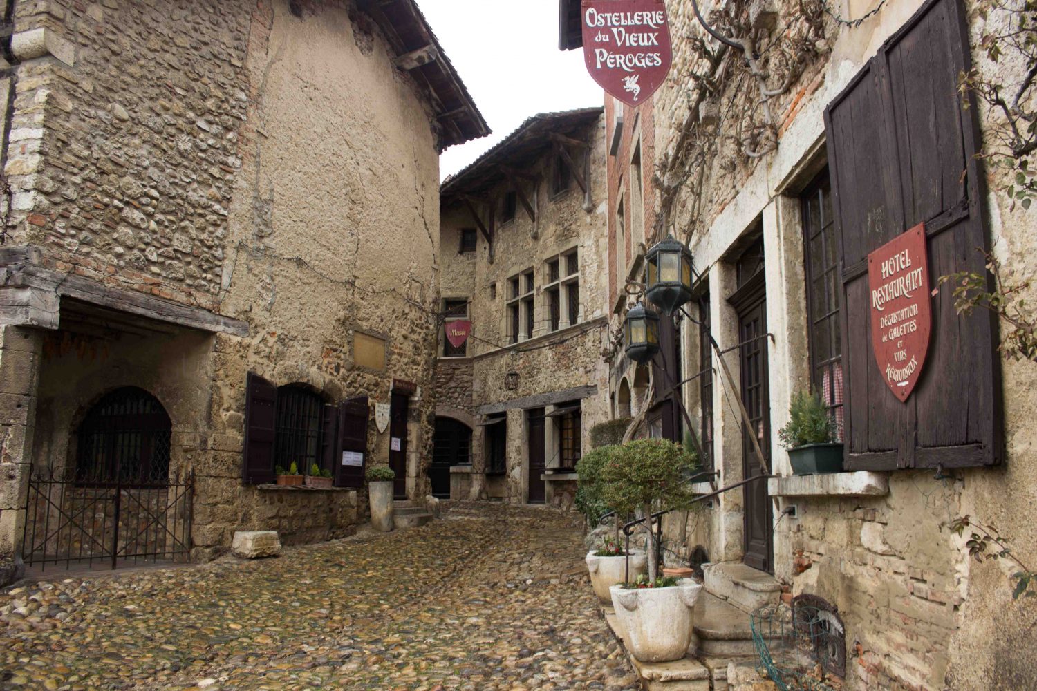 pérouges