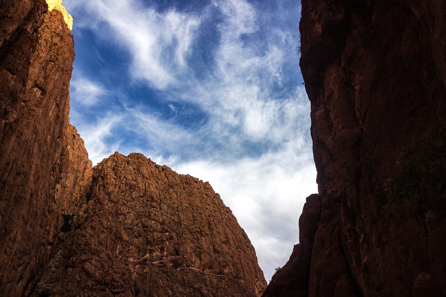 gole del todra: rocce e cielo